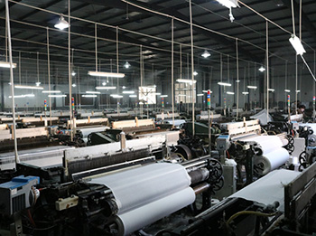 鲁润纺织机械工作场景